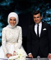 Ünlü oyuncular ezgi eyüboğlu ve kaan yıldırım dün gece ortaköy esma sultan yalısı'nda evlendi. Sinem Kobal Ezgi Eyuboglu Ve Sumeyye Erdogan In Dugun Stili Moda Haberleri