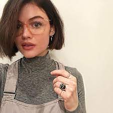 Previously Lucy S Choppy Bob Skimmed Her Collarbone And It Contained Some Angles In The Front Now The Lucy Hale Short Hair Short Hair Styles Lucy Hale Hair