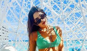 She posted her first picture to instagram on june 7, 2012. Coral Glass Lux South Ari Atoll Hosts Brazilian Internet Sensation Jade Picon