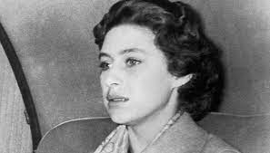 Ebbe solo una sorella, margaret, nata nel 1930 e morta nel 2002. Chi E Margaret Windsor Dilei