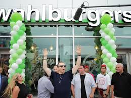 Jul 05, 2021 · 1041 n. Chicago S First Wahlburgers Should Open In River North Before Year S End Eater Chicago