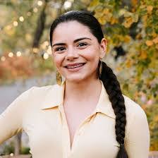 Cara Snell's Instagram, Twitter & Facebook