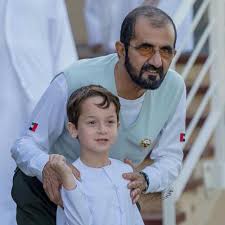 وی در ۱۵ ژوئیهٔ ۱۹۴۹ در شهر دبی متولد شد. ØµØ§Ø­Ø¨ Ø§Ù„Ø³Ù…Ùˆ Ø§Ù„Ø´ÙŠØ® Ù…Ø­Ù…Ø¯ Ø¨Ù† Ø±Ø§Ø´Ø¯ Ø¢Ù„ Ù…ÙƒØªÙˆÙ… Ù…Ø¹ Ø§Ø¨Ù†Ù‡ Ø§Ù„Ø´ÙŠØ® Ø²Ø§ÙŠØ¯ Ø¨Ù† Ù…Ø­Ù…Ø¯ Ø¨Ù† Ø±Ø§Ø´Ø¯ Ø¢Ù„ Ù…ÙƒØªÙˆÙ… Ø±Ø¨ÙŠ ÙŠØ­ÙØ¸Ù‡Ù… H H Sheikh Mohammed Bin Rashid Al Ma Couple Photos Photo Hrh