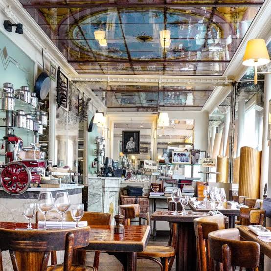 181 Rue du Château – Une ancienne charcuterie transformée en un néo-bistrot de haut vol par le chef David Rathgeber, célèbre pour son cassoulet d'anthologie.
