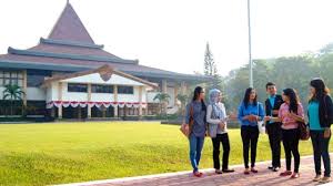 Akun instagram resmi universitas sebelas maret (uns) surakarta mangesthi luhur ambangun nagara pendaftaran: Video Universitas Sebelas Maret Surakarta Gelar Wisuda Online Kumparan Com
