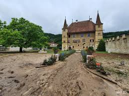Cressier has an area, as of 2009, of 8.6 square kilometers (3.3 sq mi). Obh4ja Jqqpcpm