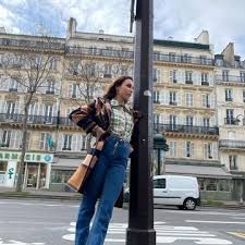 Emma Chamberlain Clothes Outfits Brands Style And Looks Spotern