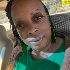 Just came from last minute shopping and I ain't eat nothing but I'm making  a tuna sandwich