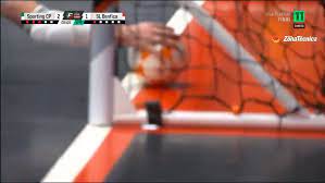 Sportinforma · futsal · 12 out 2015 12:59. O Lance Da Polemica No Derbi Entre Sporting E Benfica A Bola Entrou Ou Nao Futsal Jornal Record