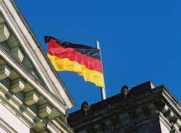 Der vormensch lebte in afrika und konnte bereits aufrecht gehen und einfachste werkzeuge benutzen. Nationalflagge In Schwarz Rot Gold 1919 Politik Fur Kinder Einfach Erklart Hanisauland De