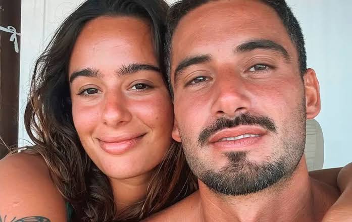La foto de Flor Jazmín Peña con Nico Occhiato que dejó al descubierto un  íntimo detalle del conductor desde Ibiza - Revista Paparazzi