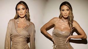 Diletta Leotta body con leggings nude e abito strappato per il ritorno in  tv sul palco di Forte e Chiara