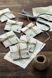 Wrapping From Vintage Book Pages Newspaper Creative Gift Wrapping Diy Holiday Gifts Gift Wrapping