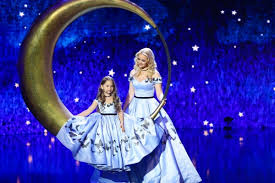 Romanii au talent este o emisiune de televiziune care a debutat la postul de televiziune pro tv in februarie 2011. Video A Fost Desemnat Marele CaÈ™tigator Romanii Au Talent 2018 Amelia Uzun È™i Ana Cernicova Au Topit Inimile Telespectatorilor Telegraph Moldova