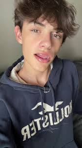 Hunter Kain's Instagram, Twitter & Facebook