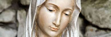 Mayo dedicado a María, la mayor santa