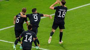 Goretzka hatten seinen treffer am mittwochabend mit einer speziellen geste bejubelt. 8cz7lfj9 Ui7m