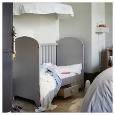 Profitez de votre visite pour trouver aussi du linge de lit ikea compatible, un matelas ou encore un tout de lit de bébé ikea. Gonatt Lit Bebe Gris Clair 60x120 Cm Materiau Durable Ikea