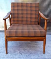 Tafton dark blue fabric tufted club chair a modern twist on a classical design, this a modern twist on a classical design, this tafton tufted oversized club chair by christopher knight home will bring comfort and style to your favorite space. Vintage Club Chair With A Brown Beech Frame Patterned Wool Cushion From Bergmann 1970s For Sale At Pamono