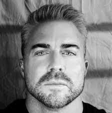 Derek Simon's Instagram, Twitter & Facebook