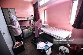 Di um ni saya telah mula diberi kepercayaan sebagai mc untuk mengendalikan majlis malam kebudayaan melayu zaba. Perumahan Mikro Mampu Tangani Kediaman Pelajar Um Luar Kampus