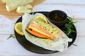 Recette Papillote De Saumon A La Fourme D Ambert En Video Recette Saumon Julienne De Legumes Recette Poisson