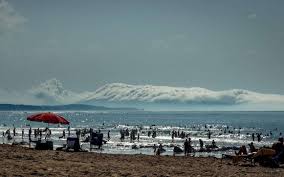 Elle est particulièrement réputée pour ses plages et sa station balnéaire situées le long de l'océan. Cote Basque Le Brouillarta Ce Phenomene Qui Va Nous Cueillir Sur La Plage Ce Mardi Soir