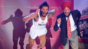 Milkha singh is a former indian track and field sprinter also known as the flying sikh. Wi0 Ajibnhxrgm