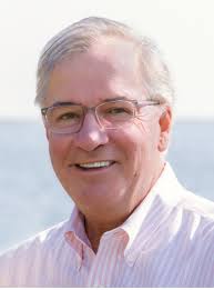 Robert Pineau's Instagram, Twitter & Facebook