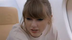 Taylor Swift braces for turbulence in private plane with mom