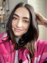 Amber Congdon's Instagram, Twitter & Facebook