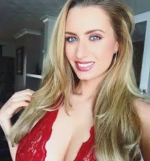 Sammy Braddy flaunts her incredible figure