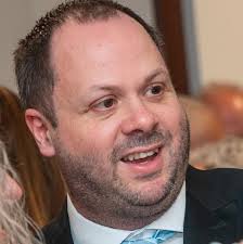 Hi all, what time do they close the gates at Vivary park this time of year  please?