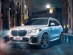 All new bmw x5 india launch in mid 2019 autocar india. New Bmw X5 Launched In India With Sachin Tendulkar At Its Side Know Prices Specs Features And More