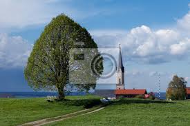 Jul 13, 2017 · die besondere lage der region ammersee / starnberger see, die zwischen der großstadt münchen und den alpen liegt, bietet eine vielzahl an ausflugsmöglichkeiten. Landschaft Mit Kirche In Oberbayern Fototapete Fototapeten Tour Tourismus Idylle Gewinnen Myloview De