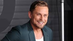 Kevin Bacon and Glenn Howerton answer the call of Netflix's dark comedy  series Sirens