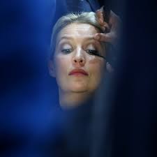 Ko je Alis Vajdel, liderka AfD: Kako je žena, majka, lezbijka stala na čelo  ekstremne desnice u Nemačkoj