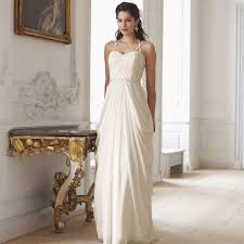 Deguisements robes de princesses pour fillettes de 3 à 8 ans.beau tissu, jupon de crinoline , petit sac et éventail ,fermeture dos par un laçage.me contacte. Quelle Robe De Mariee Porter Lorsque L On Est Petite