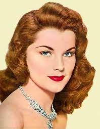 Debra Paget 1954 I Think She Is Really A Brunette Vintage Hairstyles 1950s Hair And Makeup 1950s Hairstyles