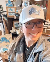 𝐋𝐢𝐯 𝐚 𝐋𝐢𝐭𝐭𝐥𝐞 at home