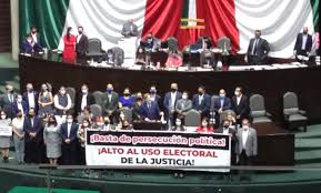 Las protestas y las recriminaciones se hicieron presentes durante la discusión del proceso de desafuero de garcía cabeza de vaca (foto: 5rcpfyq0rjfipm