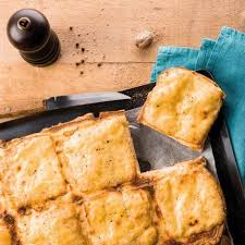 Croque Monsieur Geant Au Fromage A Raclette Recette Au Fromage Recette Croque Monsieur Alimentation Recettes De Cuisine