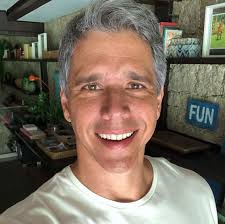 O apresentador contou aos seus seguidores que teve que ser. Marcio Garcia Diz Que Pai Que Esta Internado Em Estado Grave Com Covid Cidadeverde Com