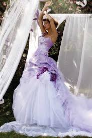 Queste sono le tonalità che faranno tendenza nel 2018. Abiti Da Sposa Colorati