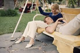 Sylvie Vartan Et Johnny Hallyday Aux Iles Canaries Johnny Hallyday Tenues De Scene Photo Johnny Hallyday