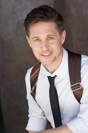 Voice-Over Voice Actor: What It's Like Behind the Mic: Lowenthal, Yuri,  Platt, Tara: 9780984074006: Amazon.com: Books