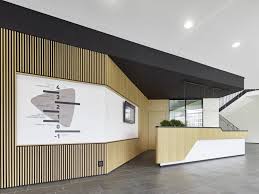 Epingle Par Veronique Vendette Sur Design Bureau Corporatif Decoration Bureau Travail Banque D Accueil Amenagement Interieur