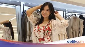 Jangan lupa cendolnya yah gan!! Ini Carollyne Dewi Artis Yang Disebut Cucu Kakek Sugiono