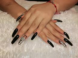 Unas largas 2021 coleccion de moda con las tendencias de moda 2021 unas de gel navidenas unas de gel brillantes diseno de unas mate. Unas Largas Color Negro Y Diseno Janeth Pretty Nails Facebook
