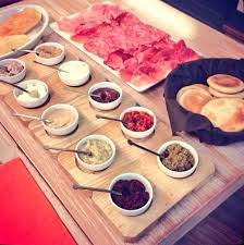 Il nome deriva dal fatto che sono dei piccoli impasti. La Tigella A Verona Dove Mangiare Tigelle E Gnocco Fritto A Volonta